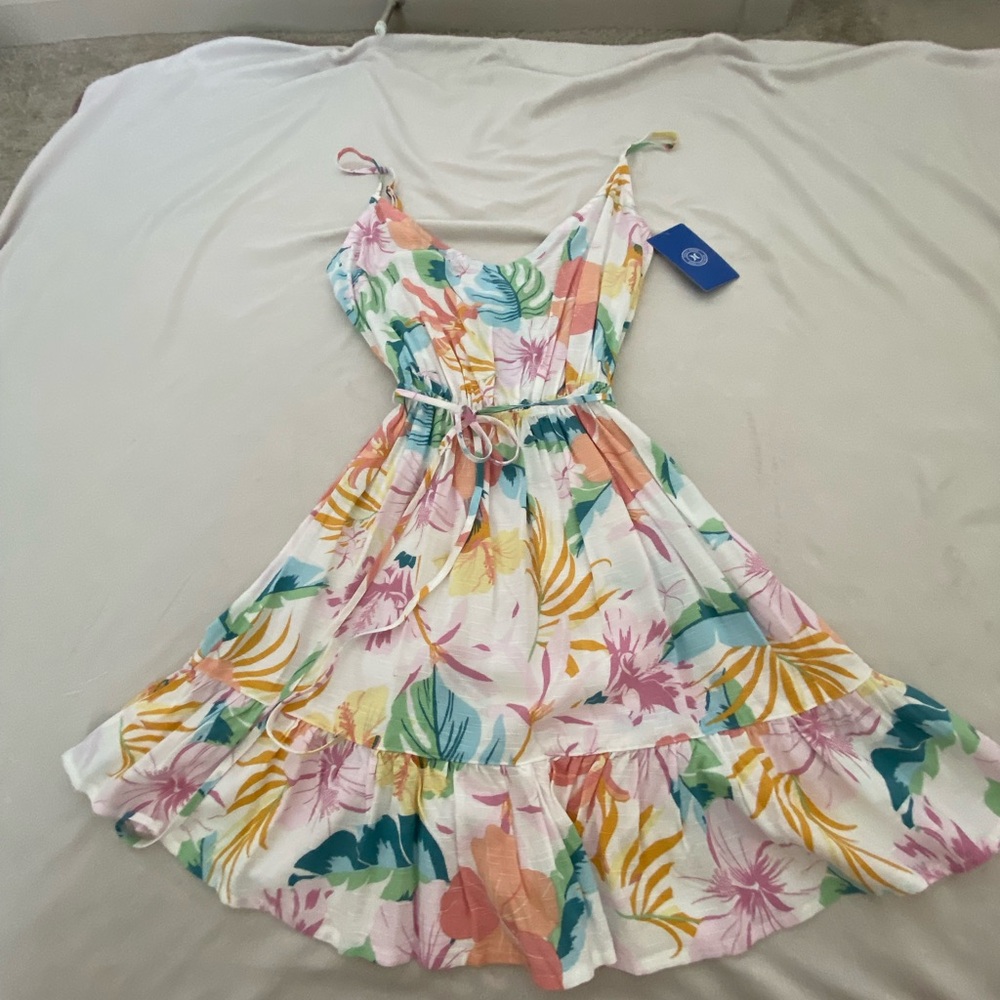 Hurley Juniors Sun Dress, Pretty Tropical print.  Size XS.  New with tags.